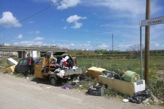 Ancora abbandono selvaggio: rifiuti in strada vicinale Petraro