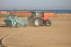 Isole ecologiche, pulizia meccanizzata e manuale tutti i giorni sulla litoranea di Barletta