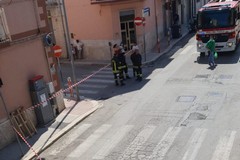 Strada chiusa in via Luigi Dicuonzo a Barletta per una fuga di gas