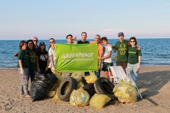 Con Greenpeace stop alla plastica sulla spiaggia di Barletta