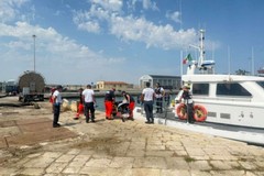 Evacuazione medica in mare a Barletta: soccorso un marittimo ferito