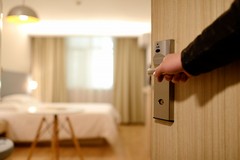 Dorme in hotel e scappa senza pagare, nei guai un 57enne di Barletta
