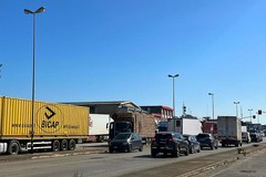 Protesta autotrasportatori, camion anche a Barletta su via Trani