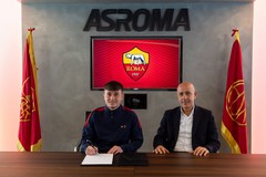 Claudio Cassano diventa professionista: la firma sul contratto con l'AS Roma