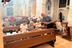 Truffe agli anziani, i Carabinieri distribuiscono a Barletta un opuscolo con i consigli