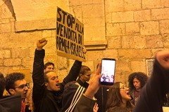 Nonostante la pioggia, già da ieri giovani in piazza per la Flottilla e Gaza