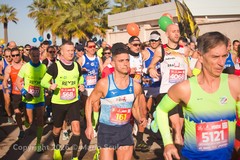 Un'onda colorata di più di 2000 partecipanti alla Volkswagen Barletta Marathon & Half Marathon 2026 - FOTO