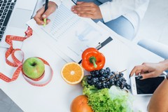 Perché un corso di nutrizione online è la scelta giusta per medici, biologi e dietisti