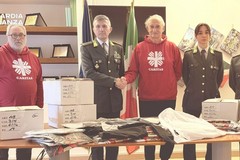 Oltre 500 capi di abbigliamento contraffatti donati alla Caritas di Barletta