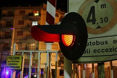 Il passaggio a livello di via Milano resterà chiuso di notte