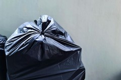 Esteso il divieto di conferimento rifiuti in sacchi e buste nere o non trasparenti
