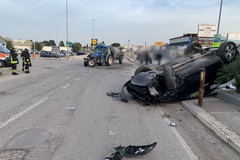Grave incidente in via Foggia, automobile ribaltata