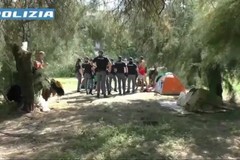 Migranti e accampamenti, la Polizia effettua un primo censimento nella pineta del lungomare Mennea