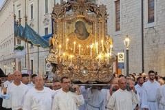 I Santi Patroni di Barletta nella Solenne Processione della Festa Patronale