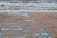 Litoranea di Levante: installata una pedana per l'accesso al mare per tutti