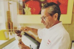 La gelateria Sveva compie 25 anni: Salvatore Ricatti maestro gelatiere da 50 anni