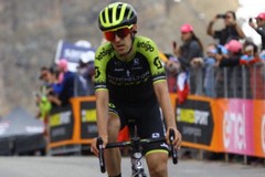 Simon Yates positivo al Covid. Il ciclista abbandona il Giro d'Italia