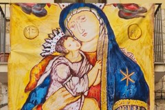In via Duomo l'omaggio pittorico alla Madonna dello Sterpeto