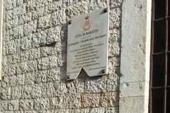 Deturpata la lapide in ricordo dei martiri delle foibe