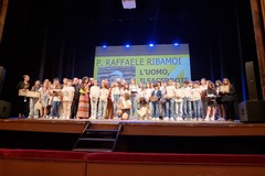 Il Grande Ulivo di Dio: al Teatro Curci un ponte tra memoria e creatività