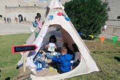 Spuntano "tende incantate" nei giardini del Castello di Barletta: il teatro a portata di bambini