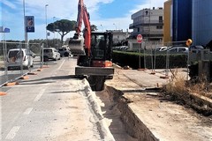 Via Foggia: in corso lavori per i nuovi cavi elettrici, «per ora asfalto provvisorio»