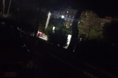 Via Leonardo da Vinci al buio: «Mia figlia costretta a tornare a casa con la torcia del cellulare accesa»