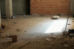 Barletta, il M5S denuncia il degrado di via Porta Reale: «L'area è una discarica a cielo aperto»