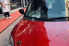 Cade pezzo di vaso in via Monfalcone, pericolo scongiurato