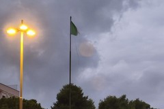 Il Tricolore strappato al Castello di Barletta: «Non è stato neppure messo a mezz'asta»