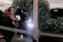 Incendio auto giornalista, spunta un video. Polizia sulle tracce dei banditi