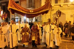 A Barletta il venerdì Santo prosegue con la Processione della Croce