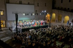 “Notte d’Opera al Castello”, debutto da incorniciare: oltre 400 spettatori nella Piazza d’Armi di Barletta