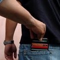 Deruba portafogli al mercato settimanale, arrestato 46enne albanese