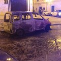 Capodanno di fuoco, auto in fiamme in via Cialdini