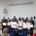 “Mini vigili”, consegnati gli attestati alle alunne della scuola “Baldacchini – Manzoni”