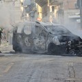Auto incendiata in via Canne, assalto a un portavalori