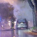 Auto in fiamme in viale Cafiero, strada bloccata