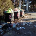 Cumuli di rifiuti a Montaltino, senza rispetto per la raccolta differenziata