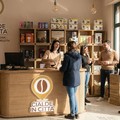 Macchina del caffè guasta? Ecco perché l'acquisto in negozio batte l'online 1-0
