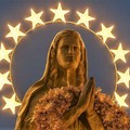 Si riaccendono le 12 stelle che incoronano la Madonna di Piazza Plebiscito