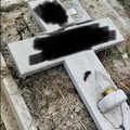 Tomba vandalizzata, la famiglia ringrazia il personale del cimitero