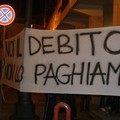 “Noi il vostro debito non lo paghiamo”, mobilitazione al Comune