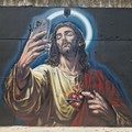 Barletta, murales tra sacro e profano: spunta Gesù che scatta un selfie