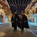 Pattugliamento dei Carabinieri in alta uniforme tra le strade di Barletta