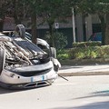 Lo strano caso dell’automobile ribaltata in via Regina Margherita