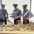 Anfore e reperti archeologici in casa, scatta il sequestro a Barletta