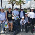 I volontari di  "La Via della Felicità " ripuliscono la spiaggia di Barletta