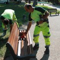 Installate 15 nuove panchine nei giardini del castello di Barletta