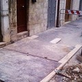 Cedimento del marciapiedi in via Cavour, sgomberate varie abitazioni